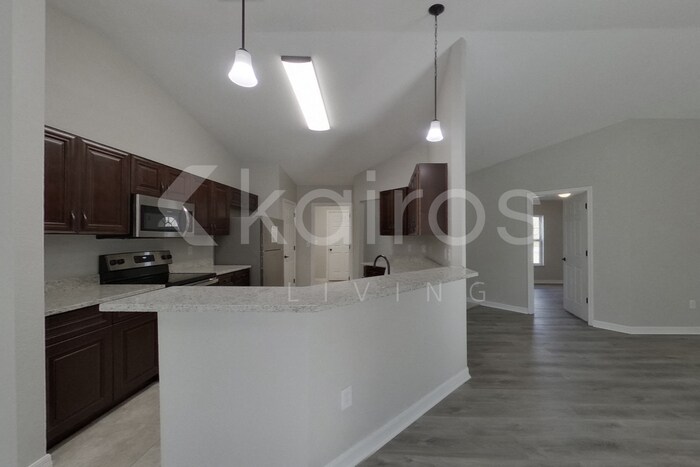 Building Photo - 820 Marion Oaks Manor