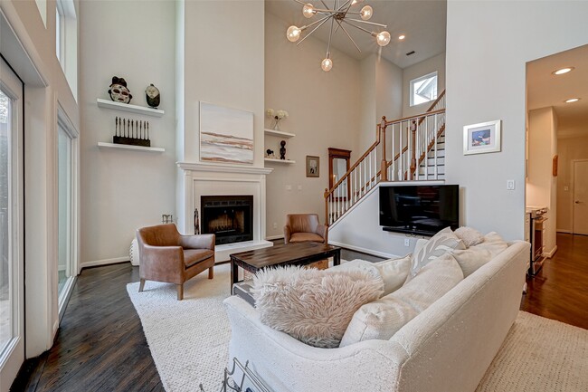 Building Photo - 1547 Cortlandt St