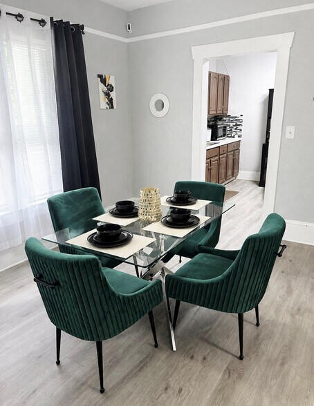 Building Photo - 1438 E 14th St