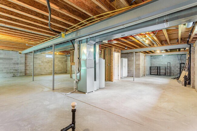 Building Photo - 7862 Waggoner Trace Dr
