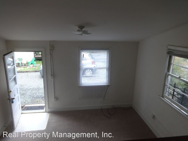 Building Photo - 1 br, 1 bath Apartment - 330 15th St NW 33...