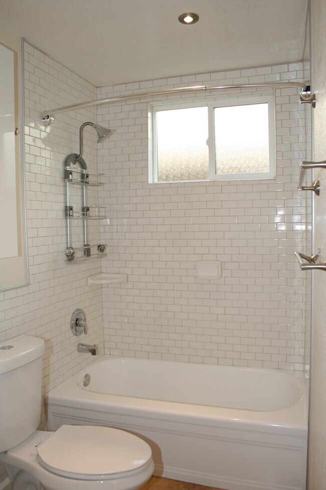 Building Photo - 2527 Elm Ave