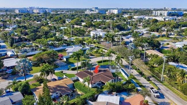 Building Photo - 2601 NE 8th Ct