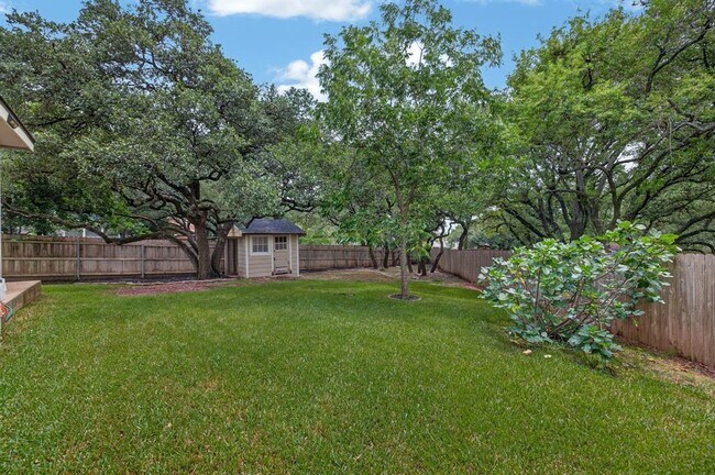 Building Photo - 1202 Knollpark Cir