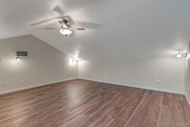 Building Photo - 2423 Pleasant Cir N