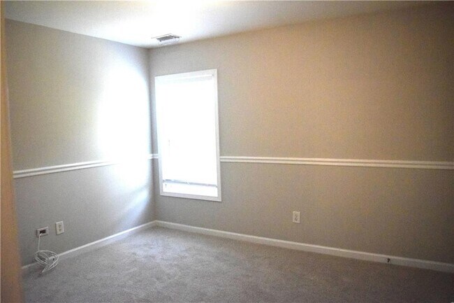 Building Photo - 5780 Weddington Dr