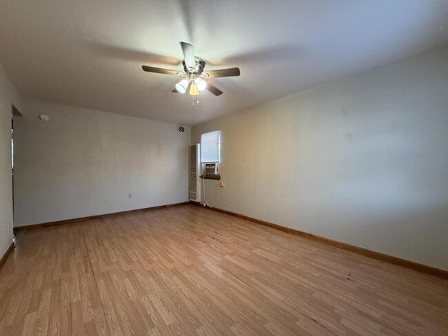 Building Photo - 7 N Severance St