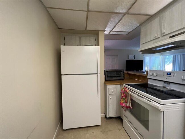 Building Photo - 1807 Fairview Villas Dr