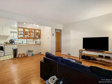 Building Photo - 822 Edgewood Pl