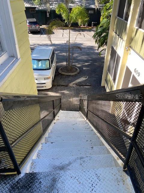 Building Photo - 609 Oak Ave