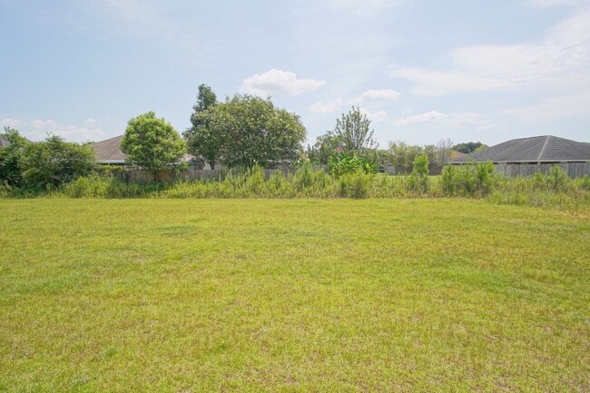 Building Photo - Spacious 3BR/2.5BA Townhome with 1-Car Garage in Admiral’s Quarters—Pool, Dog Park, Near 9 Mile R...