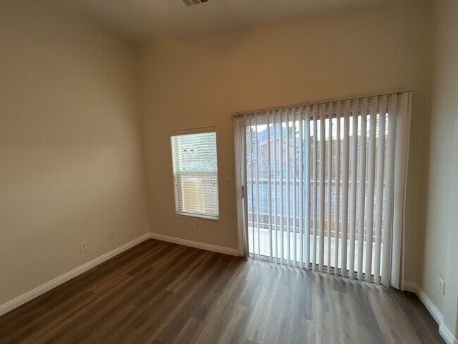 Building Photo - SPACIOUS 3-BEDROOM 2 1/2 BATH TOWNHOME IN GATED COMMUNITY