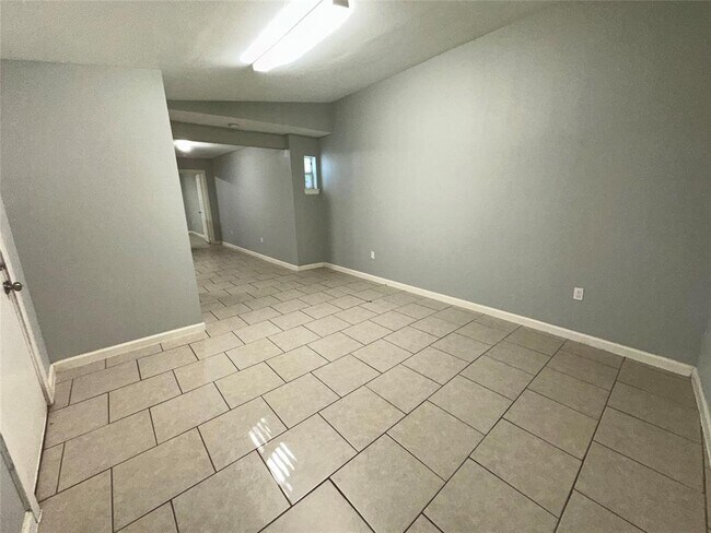 Building Photo - 107 Altic St