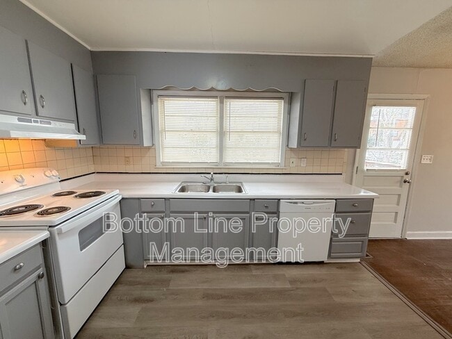 Building Photo - 907 Bannister Pl