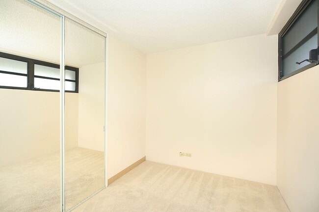 Building Photo - Renovated Kahala Towers-3 bedroom, 2 bath,...