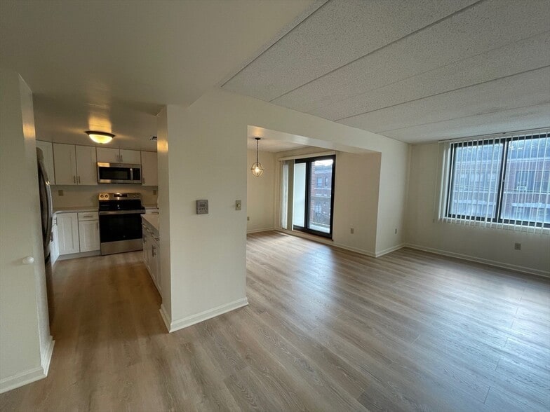 Building Photo - 85 Brainerd Rd