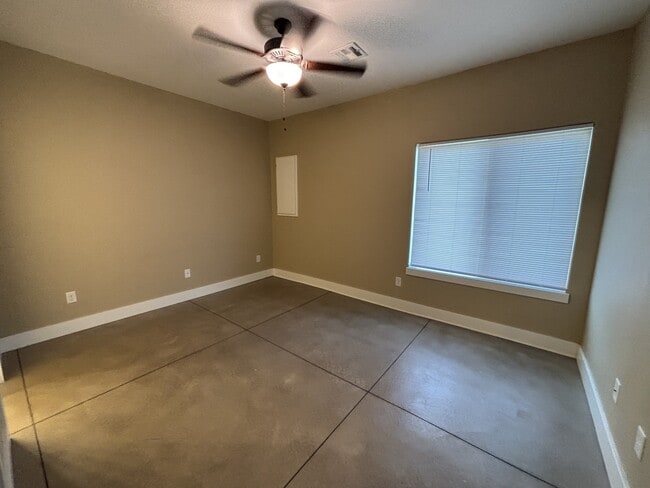 Building Photo - 3514 Sunflower Dr