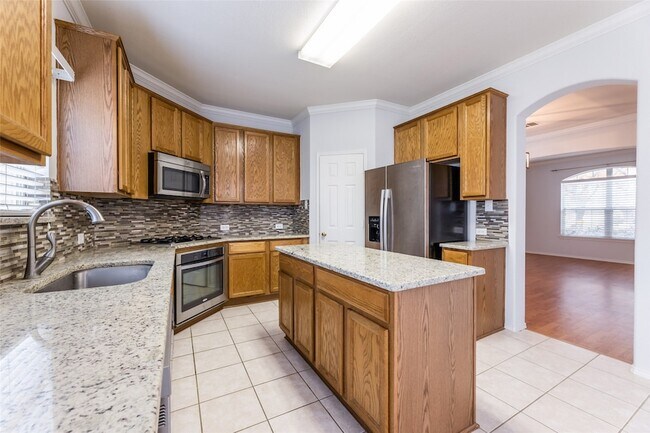 Building Photo - 8417 Robertson Dr