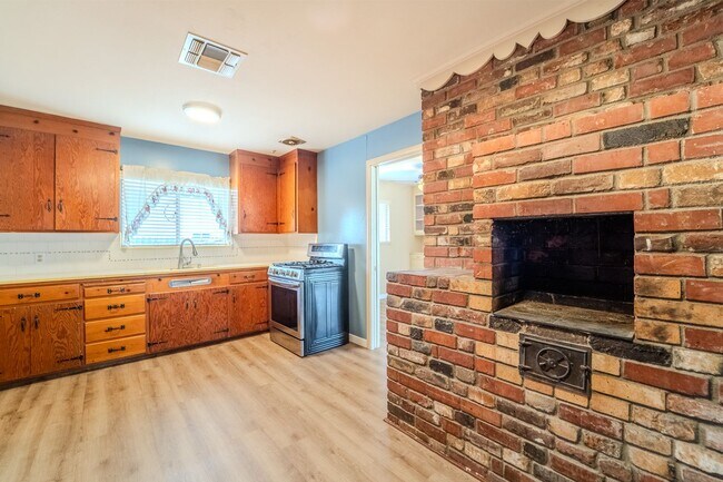 Building Photo - 2415 Covillaud St