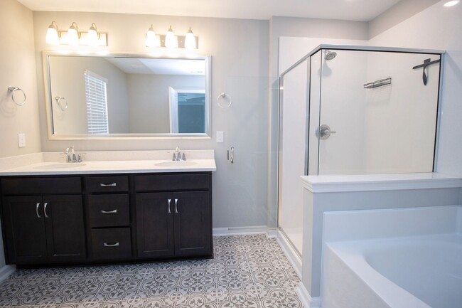 Building Photo - Stunning 3 Bedroom, 2.5 Bath in Ashcroft -...