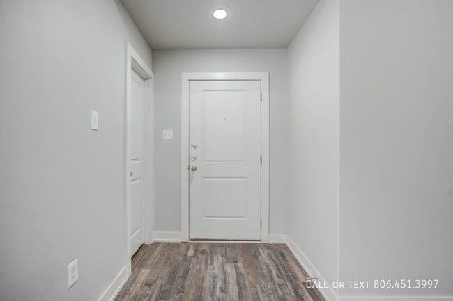 Building Photo - Gorgeous 3/2/2 in SW Lubbock