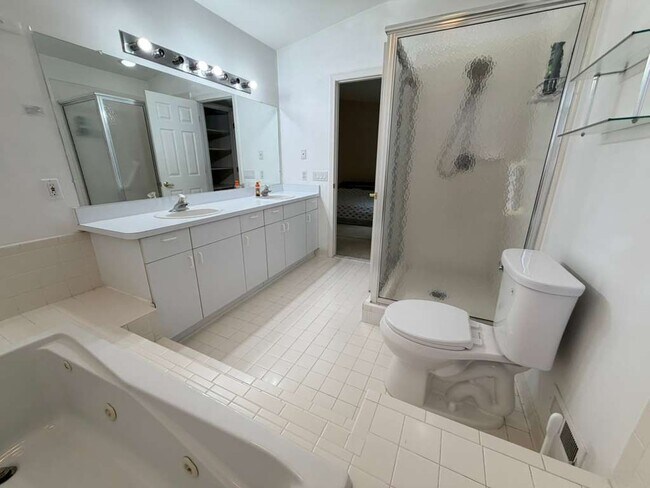 Building Photo - 1154 Bluebird Dr