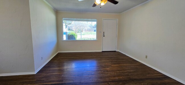 Building Photo - Sun filled Sunset Heights 3 Bed!