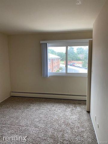 Building Photo - 1 br, 1 bath Condo - 31831 Grand River Ave...