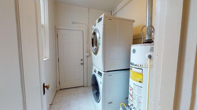 Building Photo - Room in 4 Bedroom Home at 56 Langton St