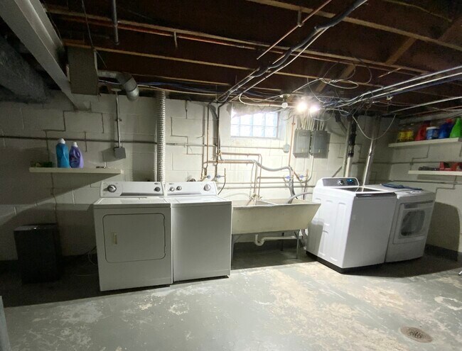 Building Photo - 1434 S 97th St