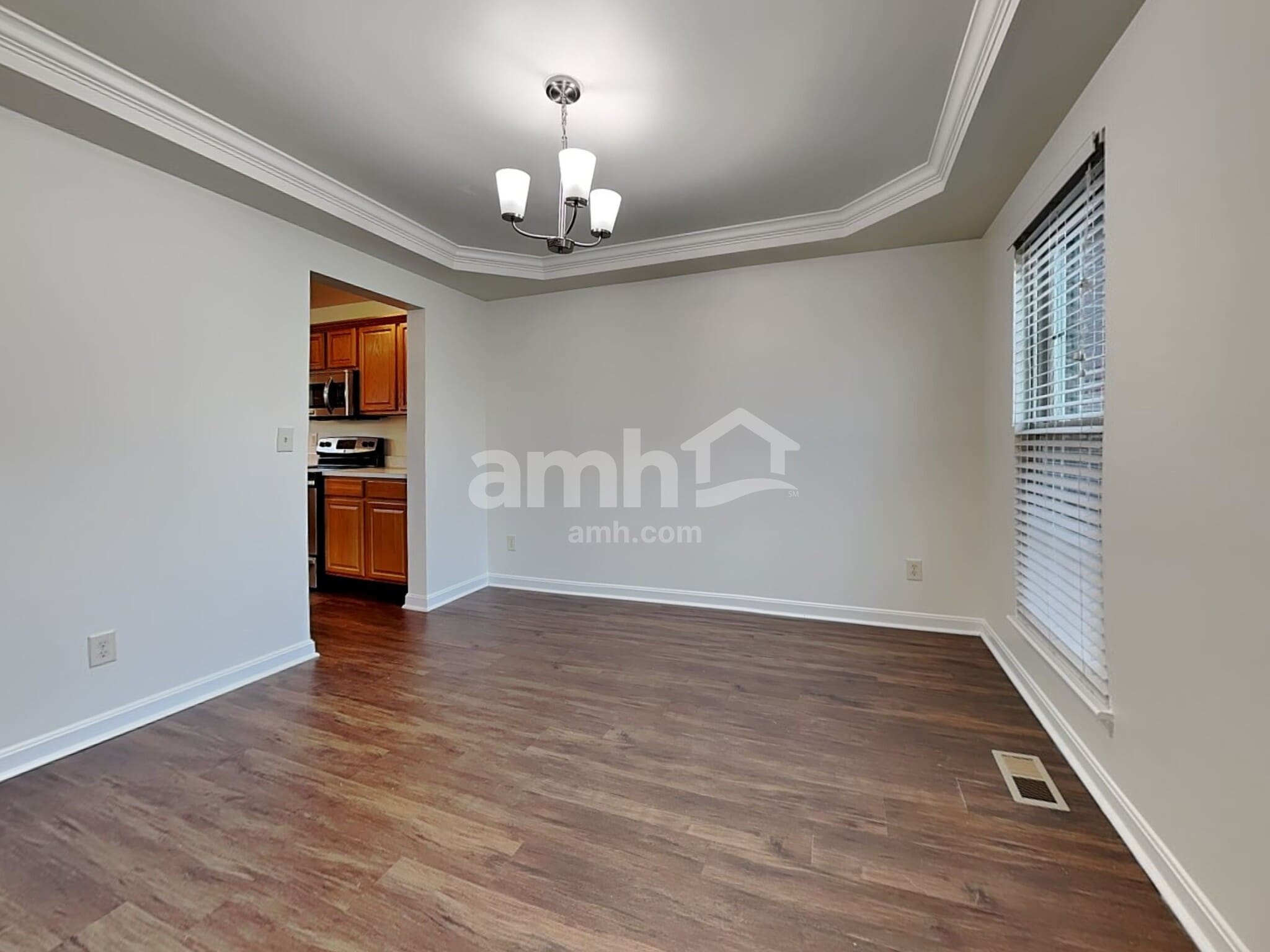 Building Photo - 8400 Woodcreek Dr