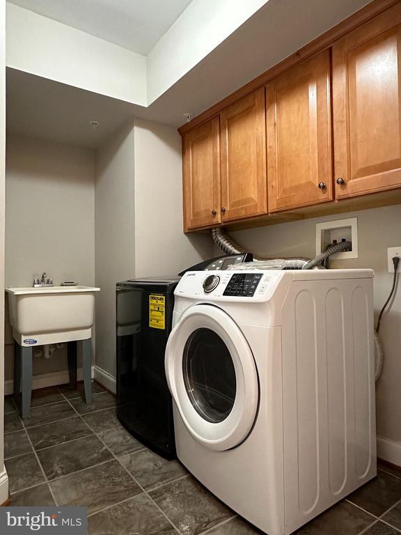 Building Photo - 11837 Regents Park Dr