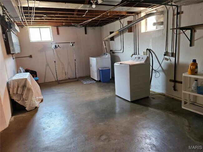 Building Photo - 5315 Jamieson Ave