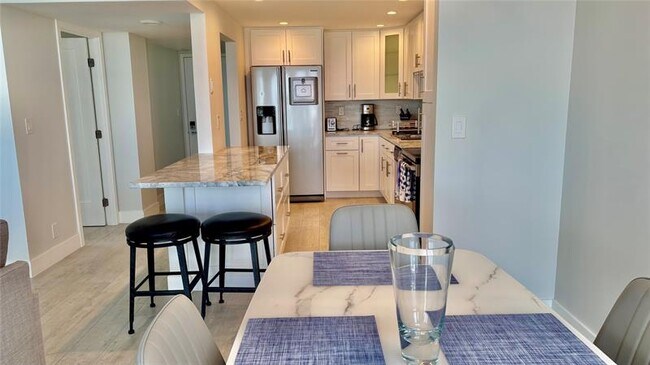 Building Photo - 531 N Ocean Blvd