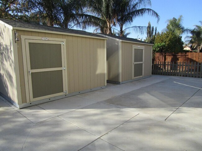 Building Photo - Like Brand New 4 Bedroom 3 Bath Beautiful ...