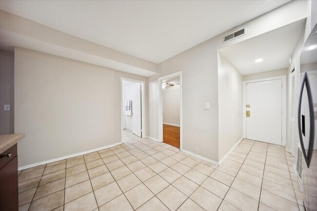 Building Photo - 750 S Oakley Blvd
