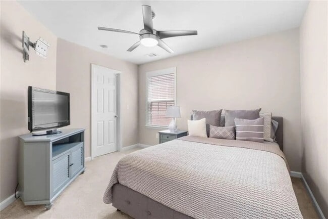 Building Photo - 6022 Mayfield Way SE