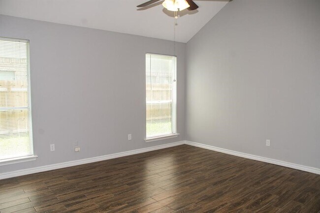 Building Photo - 11111 Middleburgh Dr