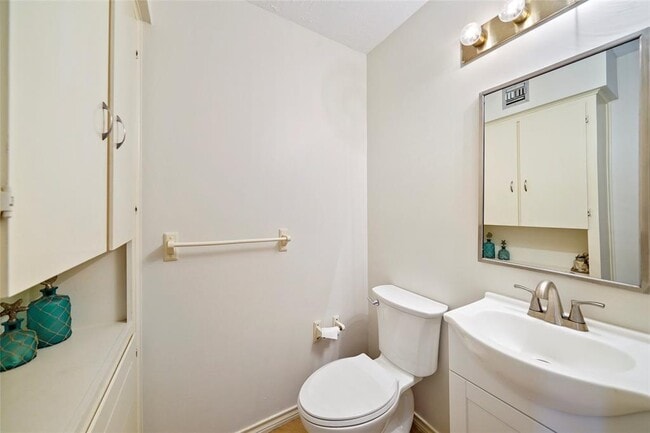 Building Photo - 6218 Wynnwood Ln