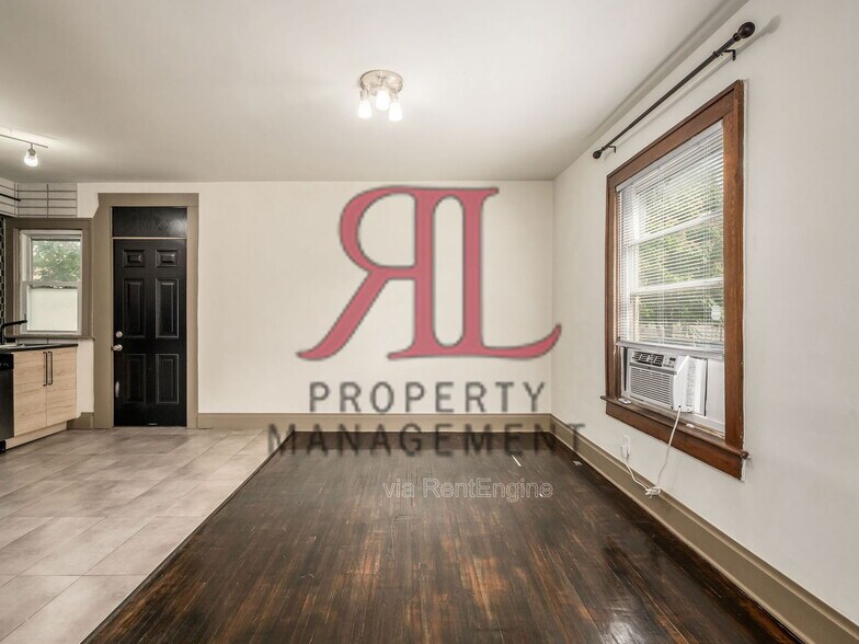 Building Photo - 954 Stanley Ave