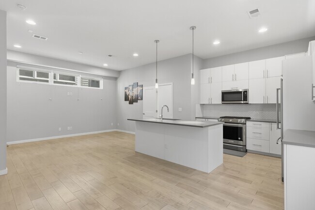 Building Photo - 1295 Osceola St