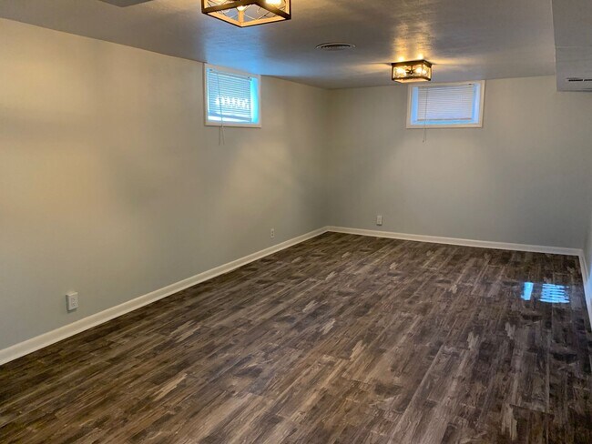 Building Photo - Wonderful 4 Bedroom 2 Bathroom Home in Eastridge!