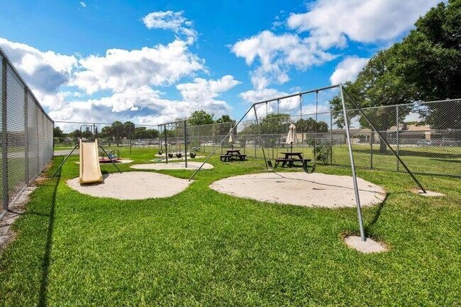 Building Photo - 4492 Brook Dr