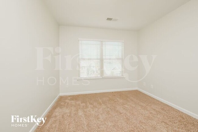 Building Photo - 719 Hot Springs Trail