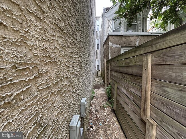 Building Photo - 1711 N Gratz St