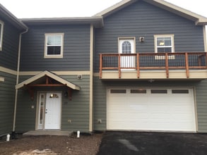 Building Photo - 724 Edgewood Pl