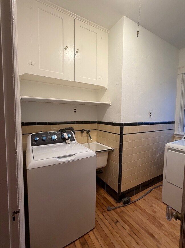 Building Photo - 53 Howland Terrace