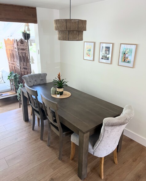 Dining room ready for any occasion - 920 Oak St