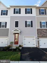 Building Photo - 40 Basswood St