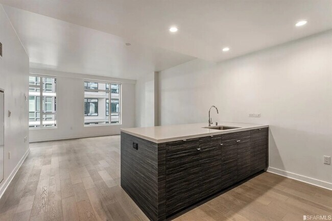 Building Photo - 1688 Pine St